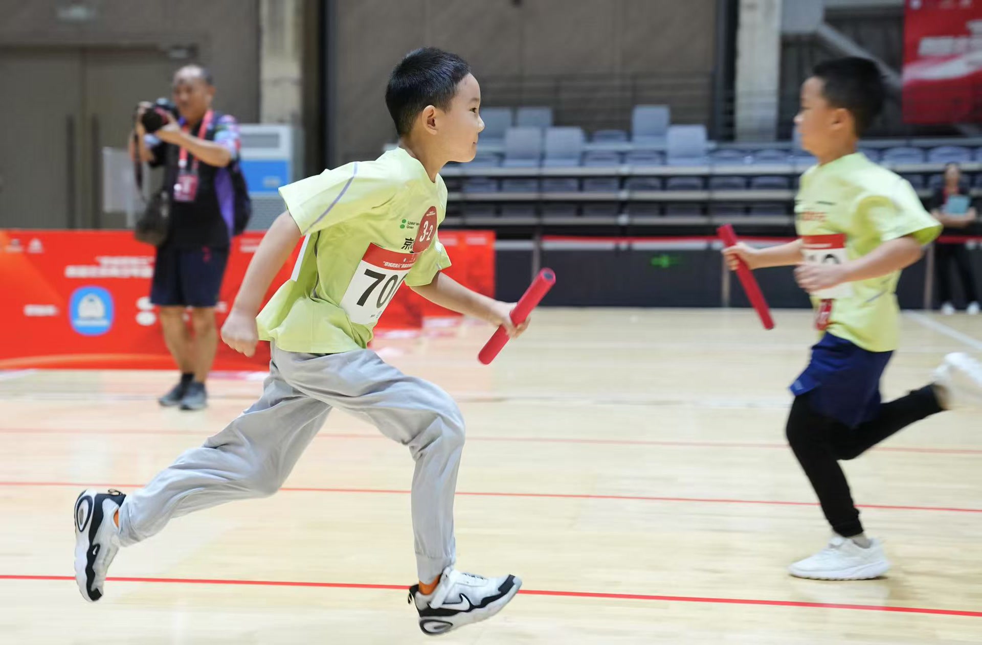 让孩子们在, 挥洒汗水