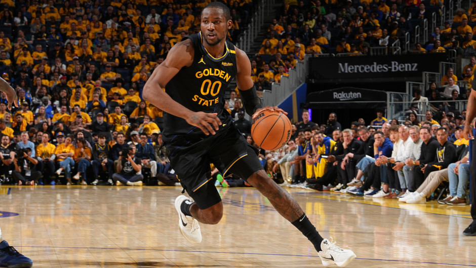 明加也在受, 尔顿都出席